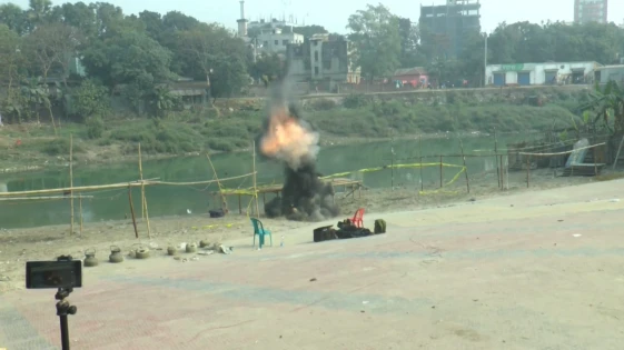 ফরিদপুরে শক্তিশালী বোমাটি নিস্ক্রিয় করেছে বোমা ডিস্পোজাল টিম